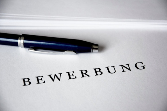 Stellenausschreibung Stift und Schriftzug Bewerbung
